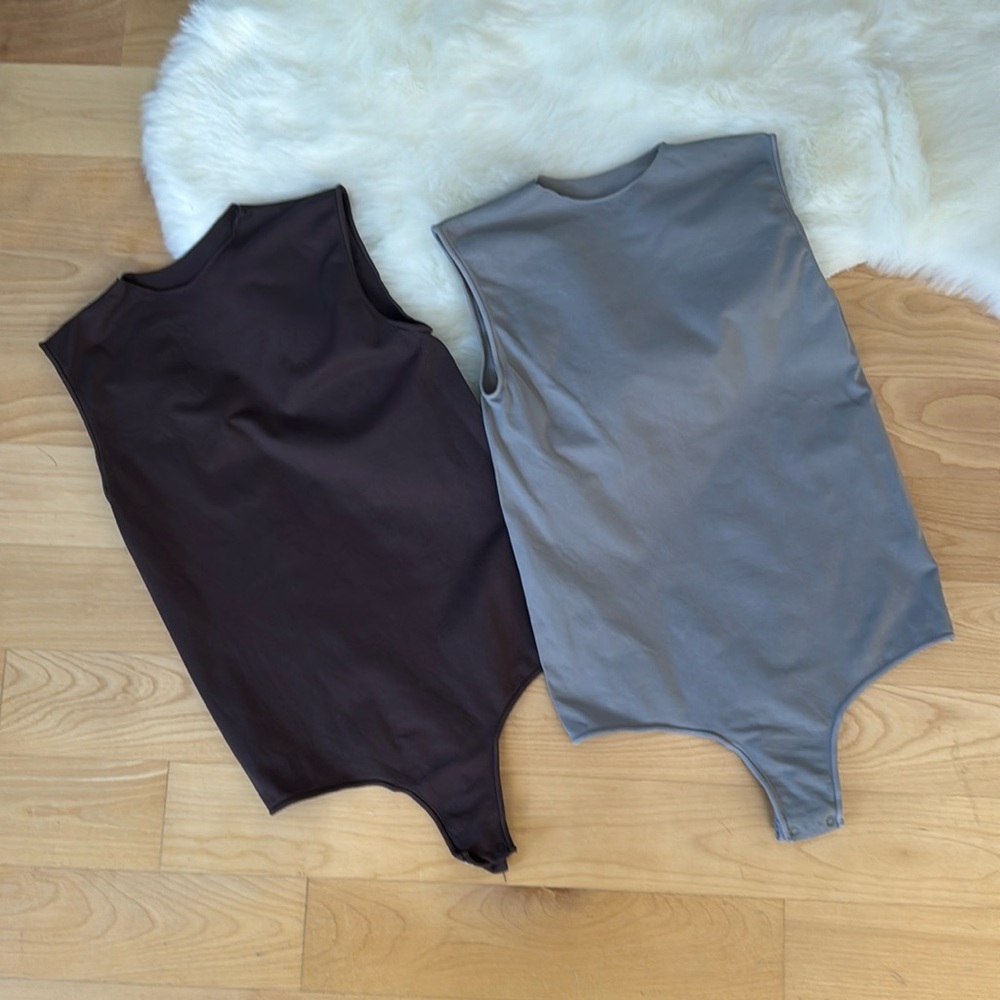 SKIMS BUNDLE ESSENTIAL CREW NECK SLEEVELESS BODYSUIT in brown and grey